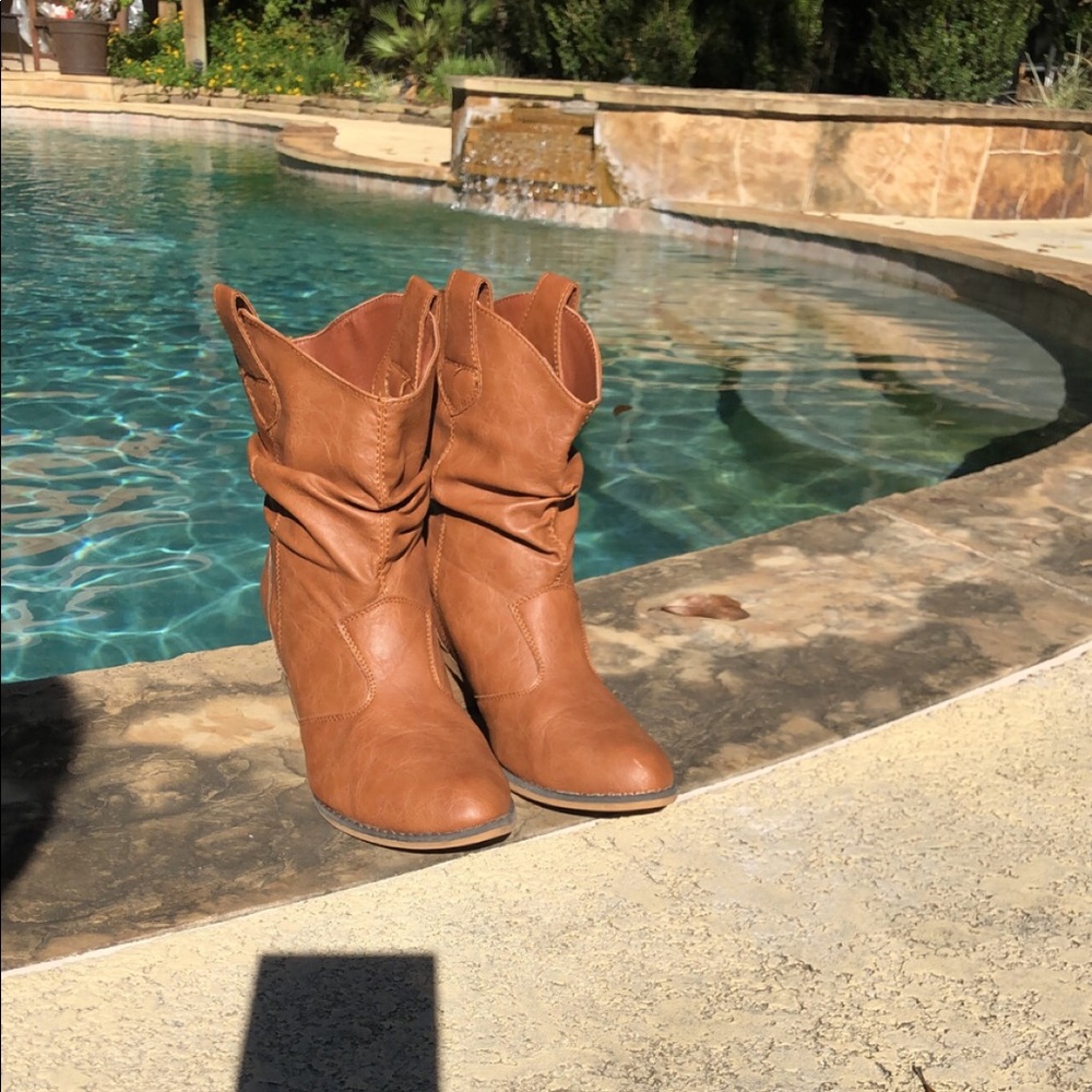 Super cute cowgirl booties
